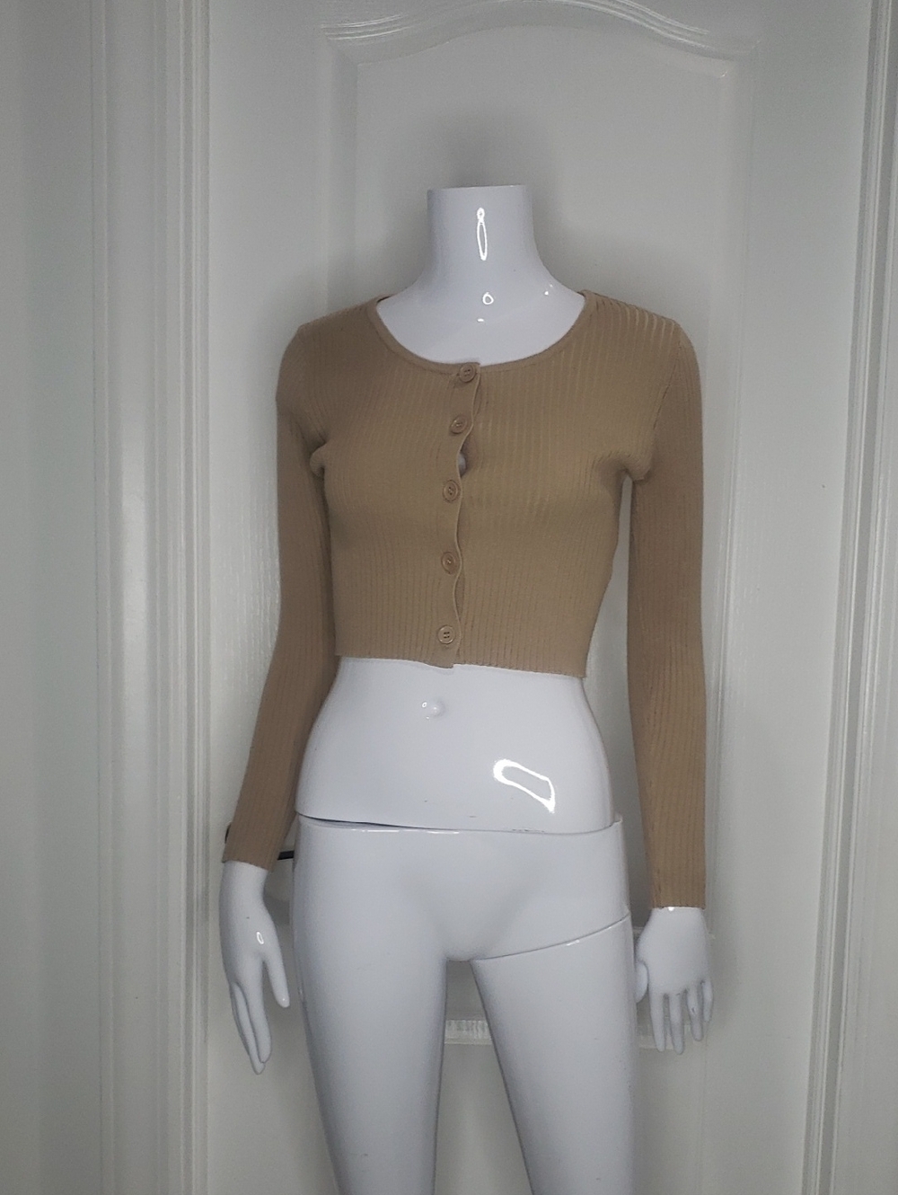 Emma & Posh Tan Crop Cardigan Size Small